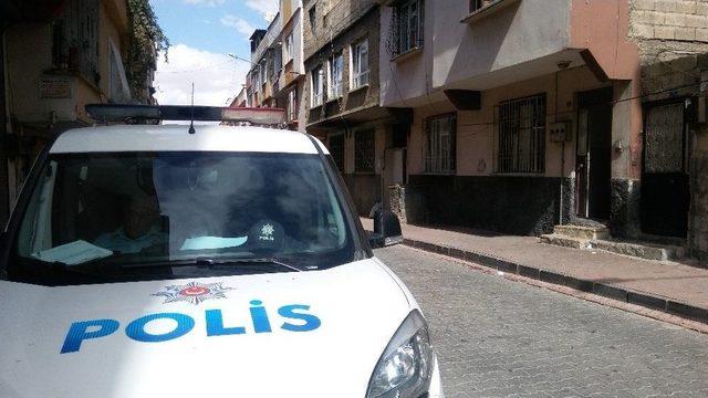 Yalnız Yaşayan Adamın Cesedini Tesisatçı Buldu