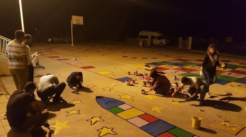 İki Gece Uyumayan &Ouml;ğretmenler &Ouml;ğrencilerine S&uuml;rpriz Hazırladı