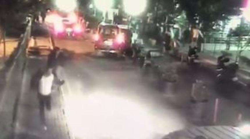 Okmeydanı&rsquo;nda Hasta Karşılama G&ouml;revlisine Yapılan Silahlı Saldırı Kamerada