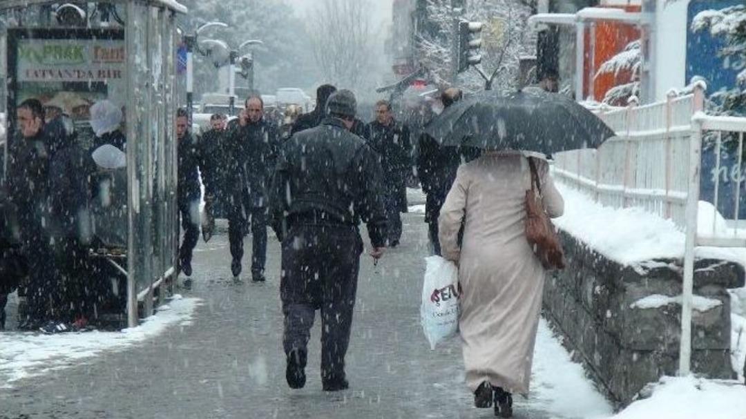 Tatvan&rsquo;da Yoğun Kar Yağışı