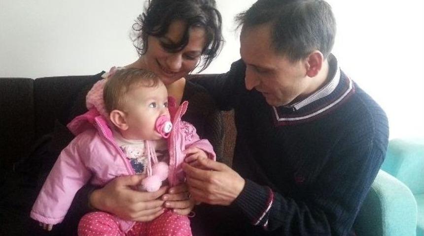 &Ccedil;ocuklarını Yurda Veren Aile, Bebekleriyle Hasret Giderdi