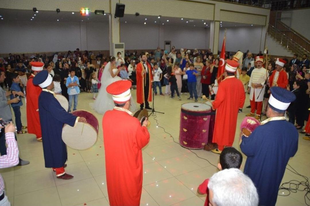 L&uuml;bnanlı Geline Mehteranlı D&uuml;ğ&uuml;n