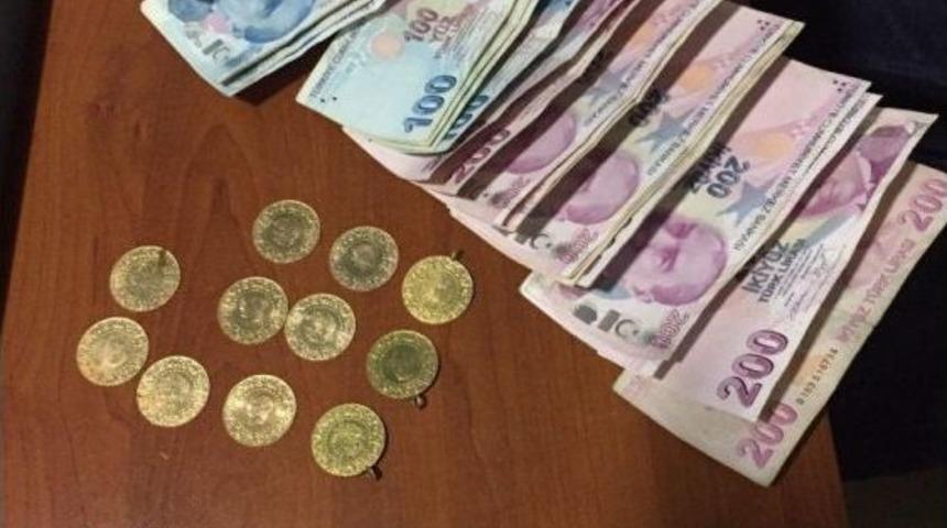 &Ccedil;aldıkları Altınları Bozdurmak İsterken Polise Yakalandılar