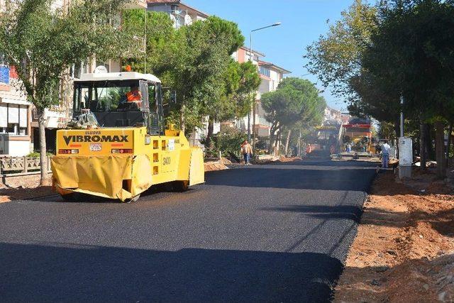 Altıeylül’de Asfalt Çalışmaları Devam Ediyor