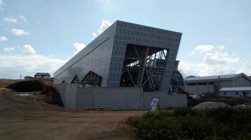 &Ccedil;ayırova Yarı Olimpik Y&uuml;zme Havuzu Y&uuml;kseliyor