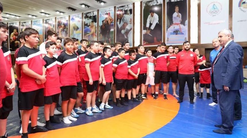 Başkan Baran, K&ouml;rfez Spor Akademisini Ziyaret Etti