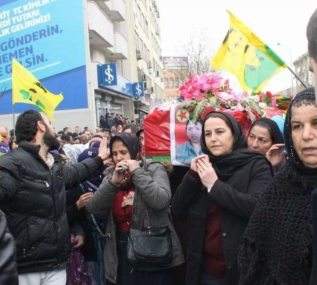 Suriye’de Öldürülen Kadın Pkk’lı Siirt’te Defnedildi