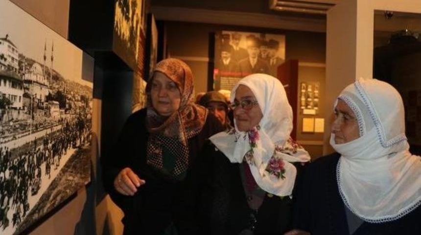 170 Yaşlı Otob&uuml;slerle Alınıp Sinemada Film Izledi