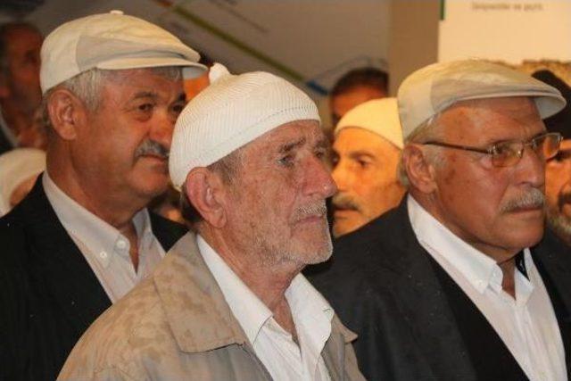 170 Yaşlı Otob&uuml;slerle Alınıp Sinemada Film Izledi 2