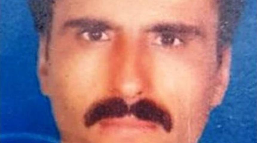 Eşini D&ouml;vmesine Engel Olmak Isteyen Iki Oğlunu Bı&ccedil;akladı