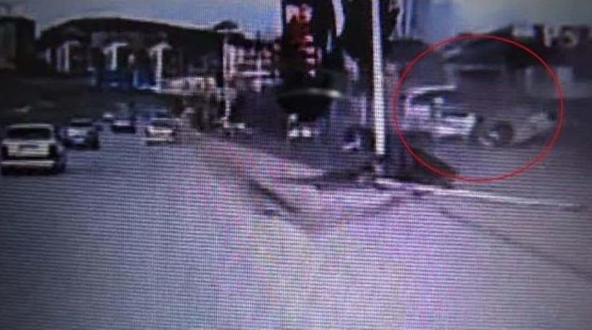 Kaza Anı Ara&ccedil; Kamerasına Yansıdı