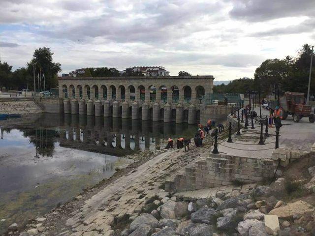 Beyşehir’in Göl Sahilinde Temizlik Çalışmaları