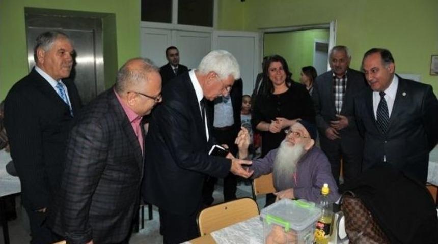 Vali Koca, Huzurevi Sakinleri Ve Koruyucu Ailelerle Buluştu