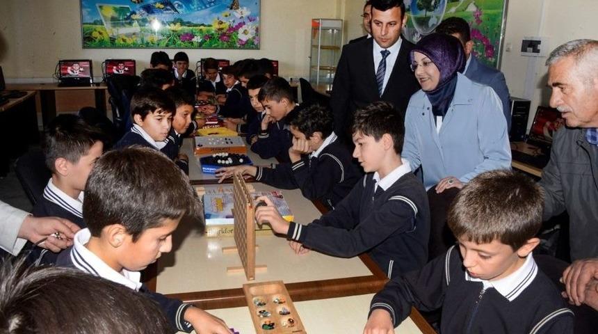 Meramlı Çocuklar ’bilim Kurdu’ İle Öğreniyor