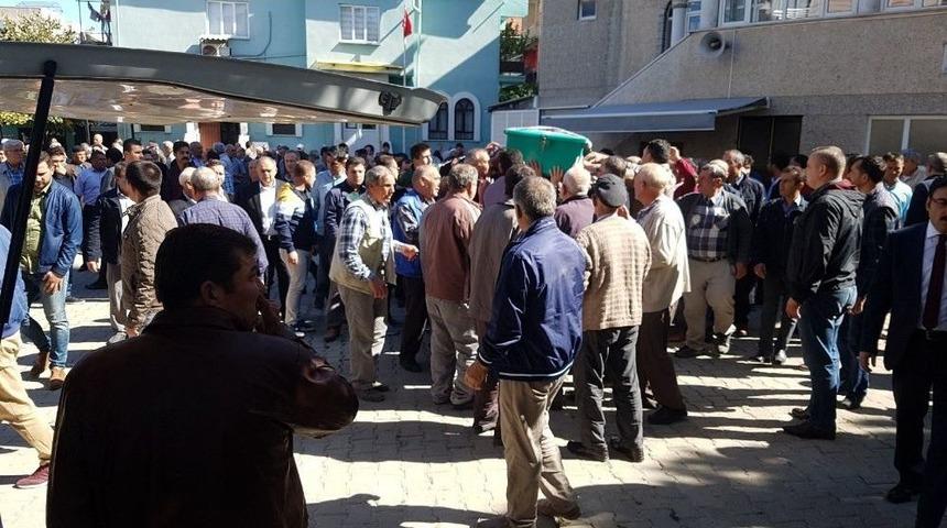 Baltayla &Ouml;ld&uuml;r&uuml;len Talihsiz Kadın Toprağa Verildi