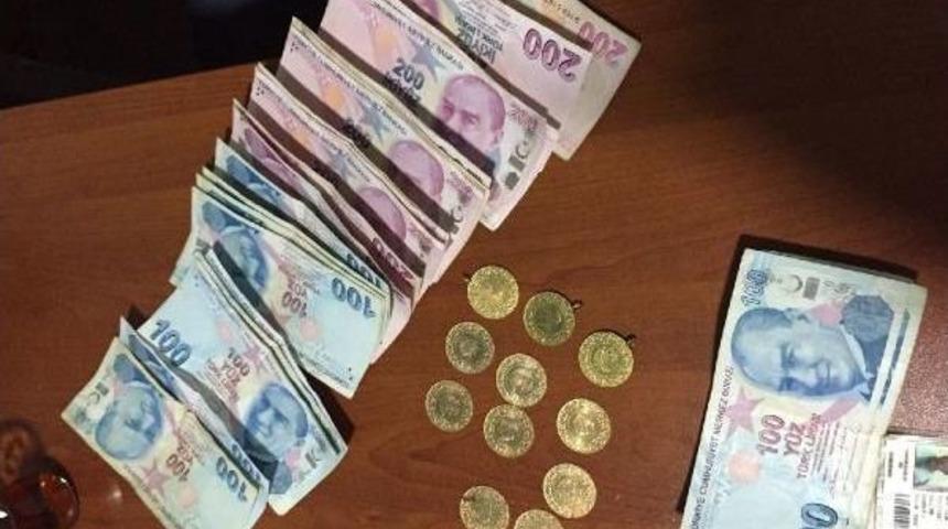 &Ccedil;aldıkları Altınları Bozdurmak Isterken Yakalandılar