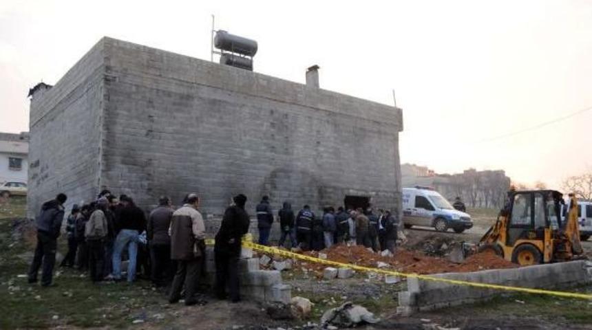 Erkek Cesedi Var Denilen Evde Kazı &Ccedil;alışması Başlatıldı