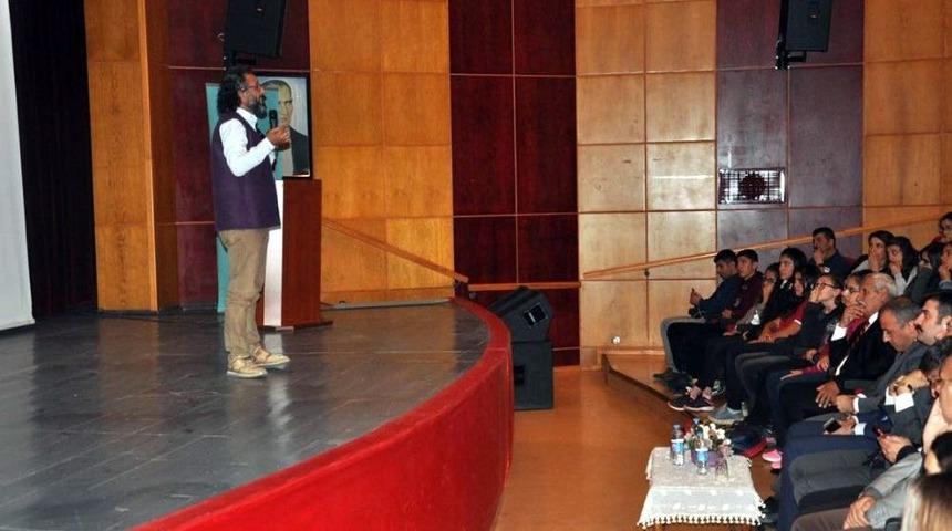 &Uuml;nl&uuml; Yazar Sinan Yağmur, Tunceli&rsquo;de &Ouml;ğrencilerle Buluştu