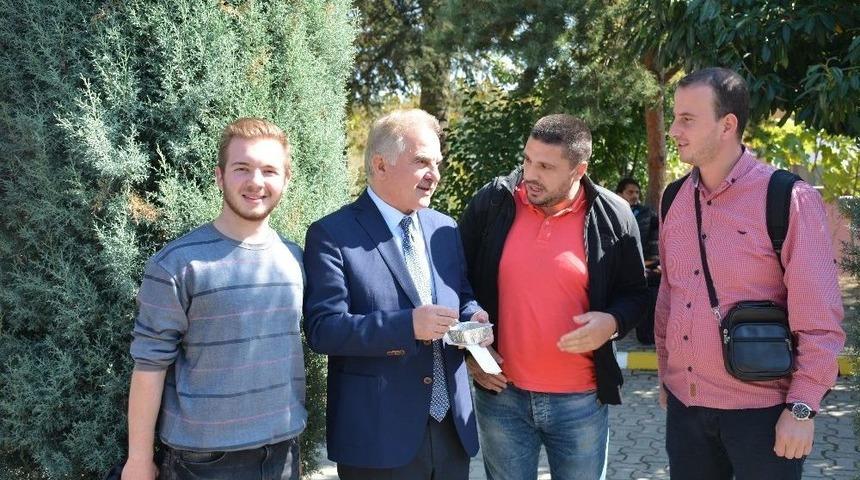 Sakarya &Uuml;niversitesi T&ouml;mer&rsquo;de Aşure İkramı