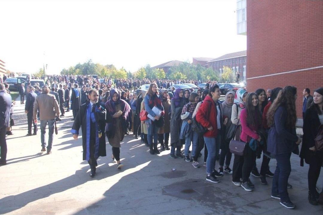 Bakan Faruk &Ouml;zl&uuml;: &ldquo;&uuml;niversiteler Sanayinin Lokomotifi Olmalıdır&rdquo;