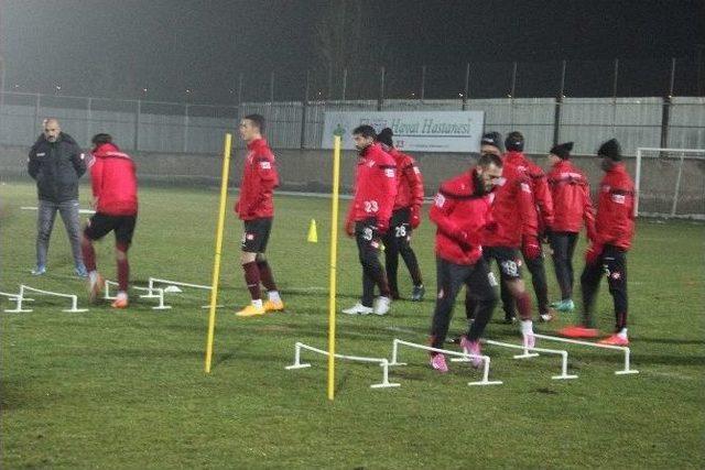 Ümit Özat, Antalyaspor Kulübüne Cevap Vermeye Hazırlanıyor