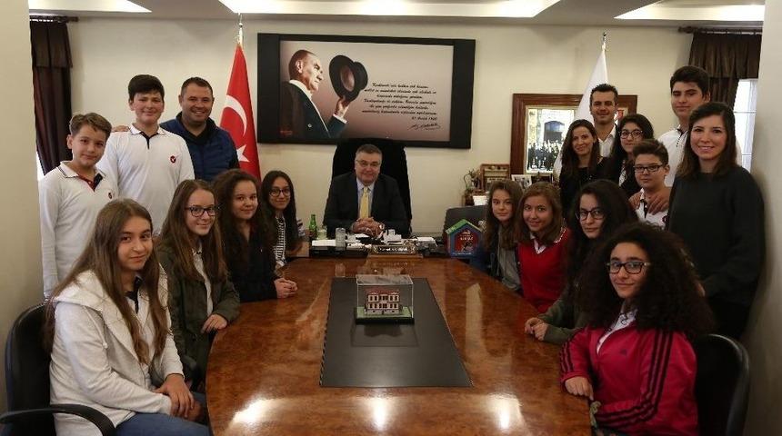 Başkan Kesimoğlu, Fen Bilimleri Okul &Ouml;ğrencilerini Ağırladı