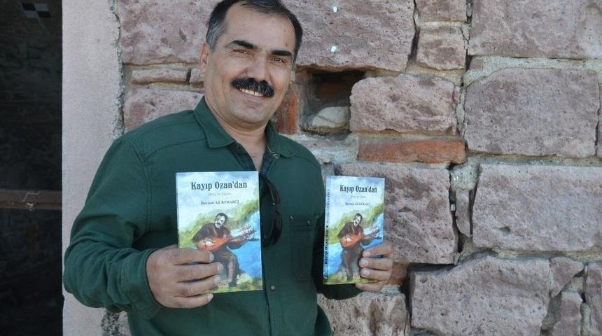 Kayıp Ozan, Şiirlerini Kitaplaştırdı