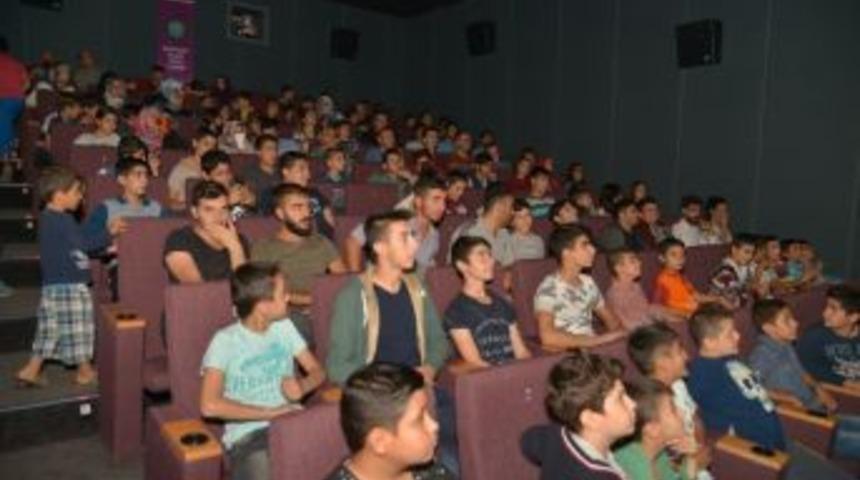 Hafta Sonu Sinema Salonları Dolup Taştı