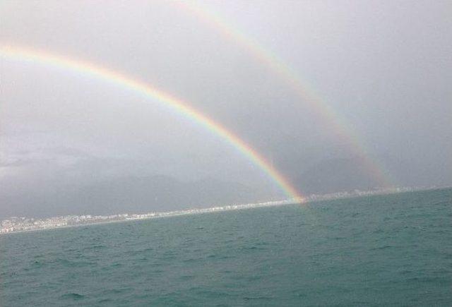 Alanya’da Gökkuşağı Şöleni