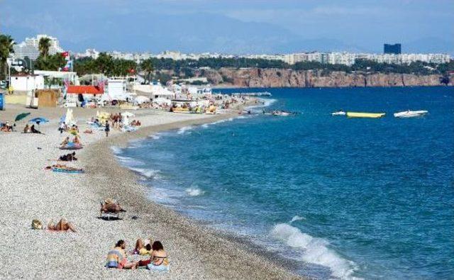 Antalya'da Sonbahar Mevsiminde Yaz Manzarası