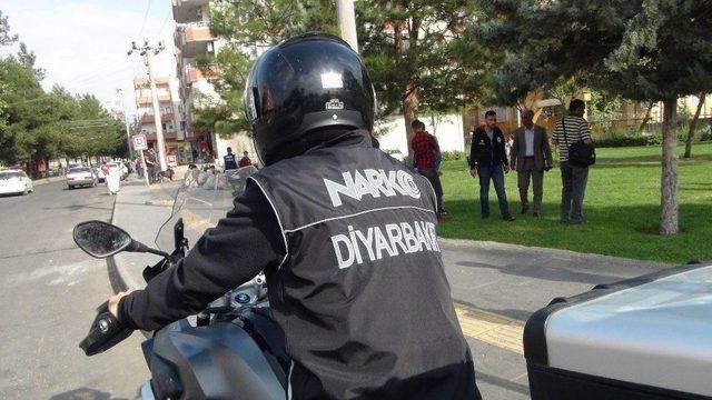 Polis Okul Önlerinde Zehir Tacirlerine Göz Açtırmıyor