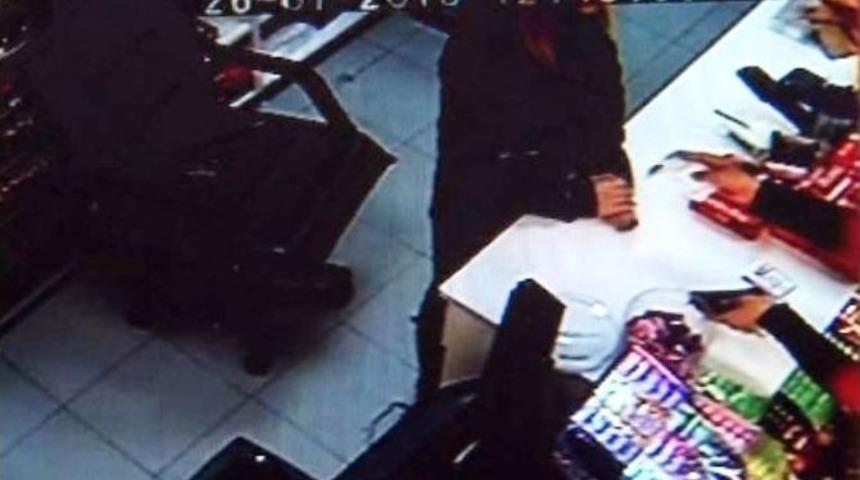 (&ouml;zel Haber) Para &Ccedil;almak İsteyen Ş&uuml;pheliyi Kasiyer Fark Etti