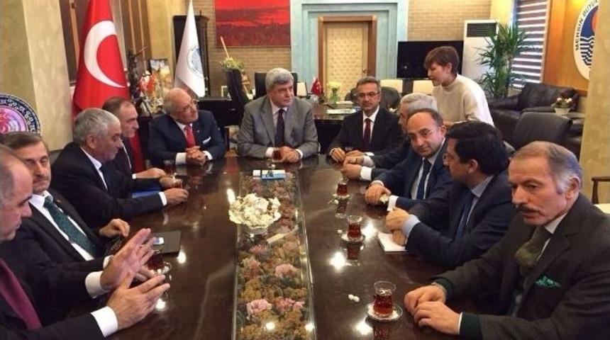 Karaosmanoğlu Ve &Uuml;z&uuml;lmez Mersin&rsquo;de