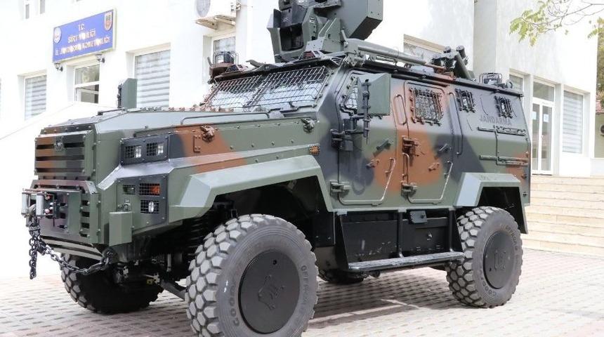 Vali Atik, Zırhlı Araçları İnceledi