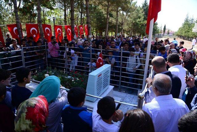 Malatya’dan 350 Kişilik Heyet Şehit Ömer Halisdemir’in Kabrini Ziyaret Etti