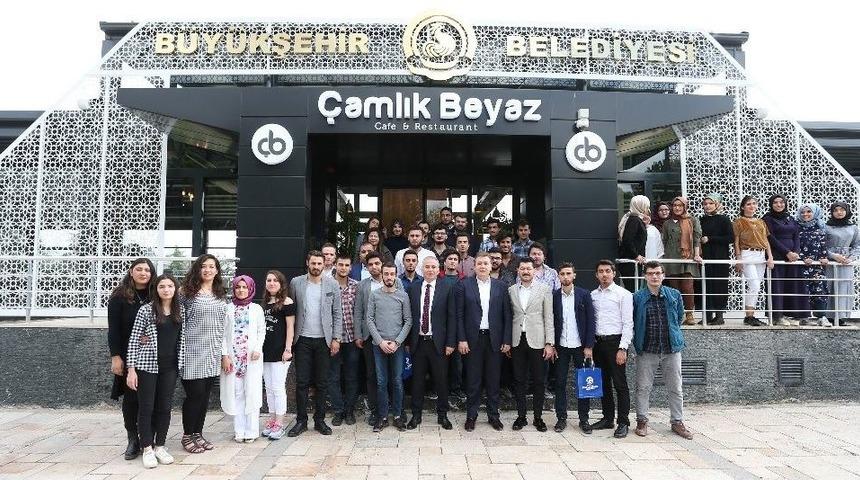 Başkan Zolan, Gen&ccedil;lerle Buluştu