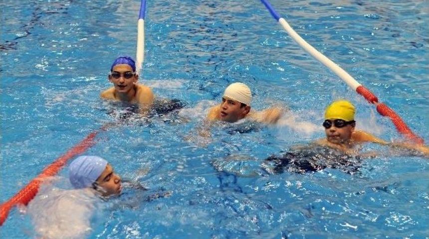 Mamak Y&uuml;zme Havuzunda 7 Bin 264 Kişi Y&uuml;zme &Ouml;ğrendi