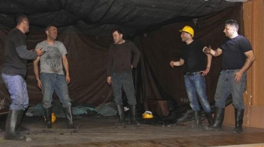 Oynayanlar H&uuml;k&uuml;ml&uuml;, İzleyenler H&uuml;k&uuml;ml&uuml;