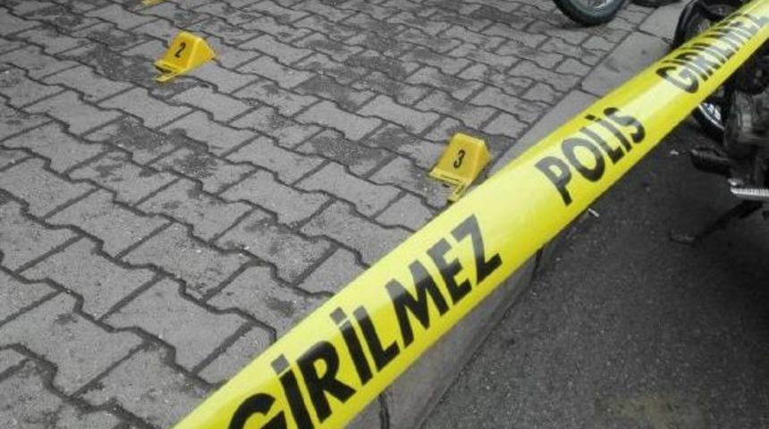 Caddede Y&uuml;r&uuml;rken Silahlı Saldırı Sonucu &Ouml;ld&uuml;