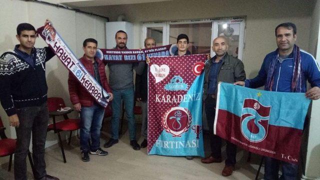Van Trabzonspor Taraftarlar Derneği&rsquo;nden Van B&uuml;y&uuml;kşehir Belediyespor&rsquo;a Pankartlı Destek 1