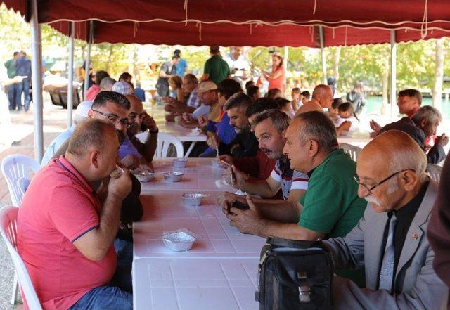 Manavgat Belediyesi’nden Aşure İkramı