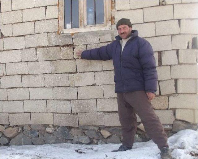 Duvarları Çatlayan Evde Yaşam Mücadelesi 1