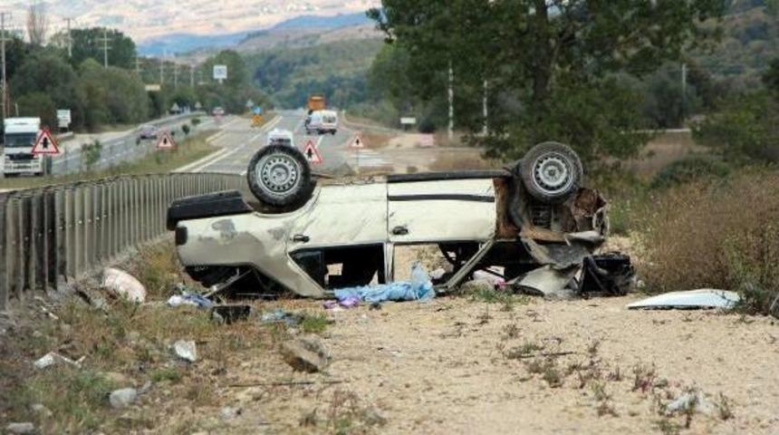 Bolu'da Otomobil Takla Attı: 3 Yaralı