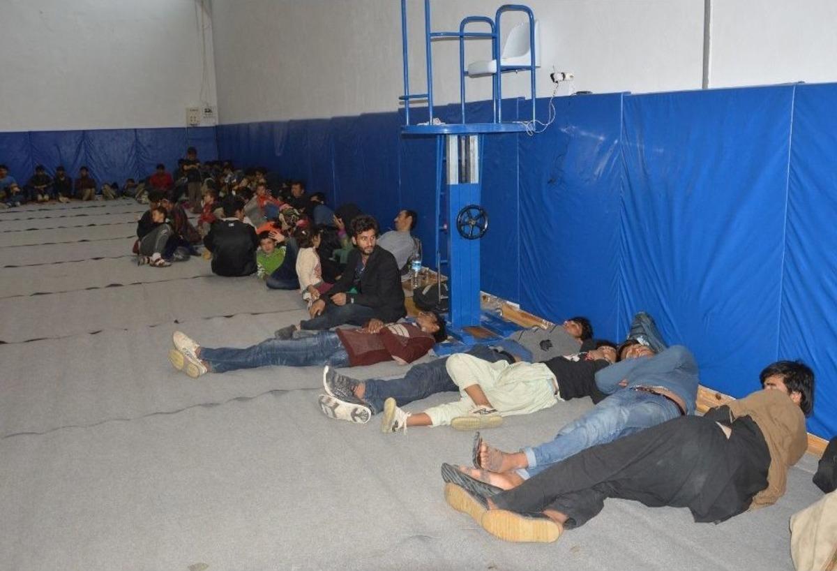 44 Kişilik Otob&uuml;ste 144 Ka&ccedil;ak G&ouml;&ccedil;men &Ccedil;ıktı