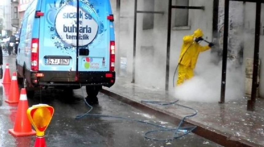 Beyoğulu’ndaki Afiş Kirliliği Temizleniyor