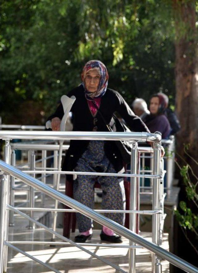 Huzurevindeki Yangın Tatbikatını Ger&ccedil;ek Zannedip, 112 yi Aradılar 1