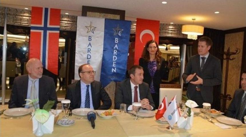 Vali İle Başkana Saf Enerji Sembol&uuml; Hediye Edildi