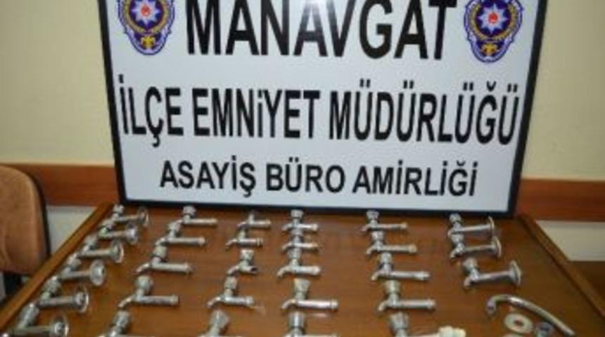 Manavgat&rsquo;ta 5 Ayrı Cami&rsquo;den 30 Adet Musluk &Ccedil;aldılar