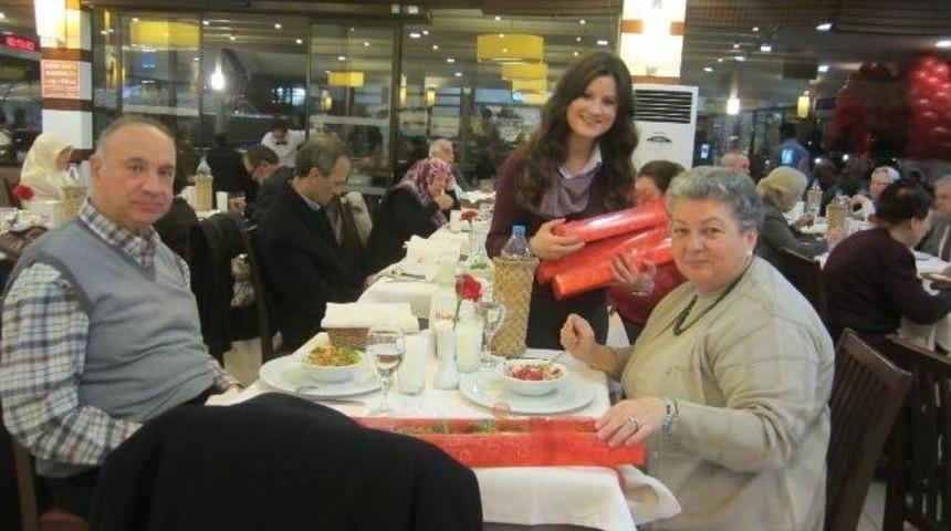 &Ouml;zdilek&rsquo;ten Evli &Ccedil;iftlere Sevgililer G&uuml;n&uuml; Jesti