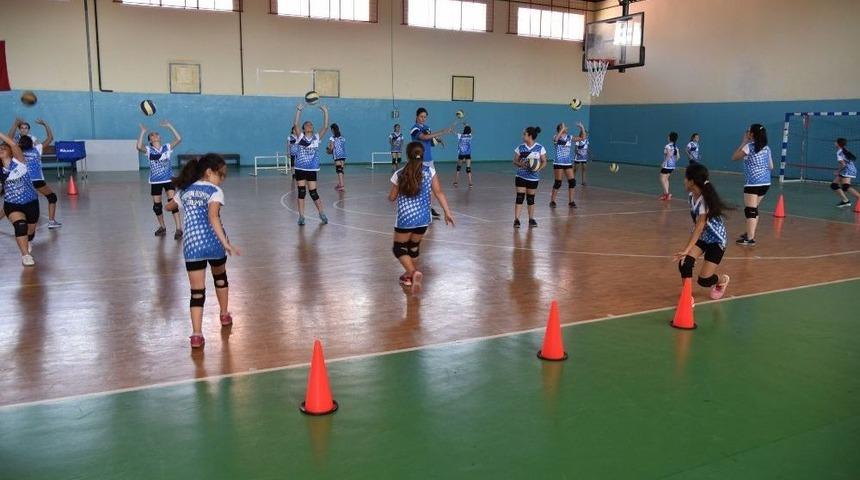 Yunusemre Yeni Voleybolcular Yetiştirecek